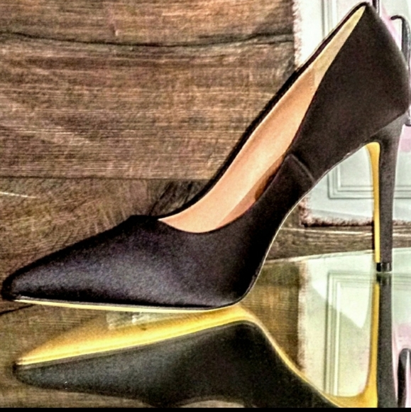 Call It Spring Shoe Size 8 Satin Point Toe EUC - Picture 4 of 10